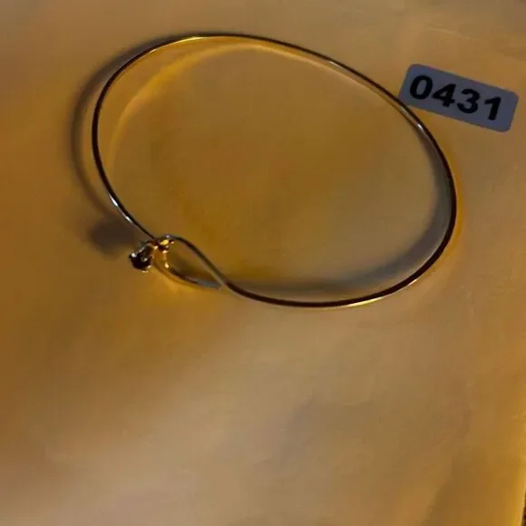 Vintage Avon birthstone - Ruby - July bangle bracelet. - Picture 5 of 5